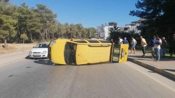 Hafif ticari araç devrilerek sürüklendi: 1 yaralı
