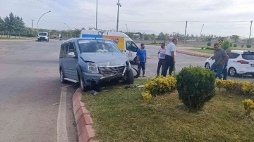 Hafif ticari araçla otomobil çarpıştı: 1 yaralı
