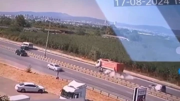 Hafriyat kamyonunun lastiği bomba gibi patladı, o anlar kamerada
