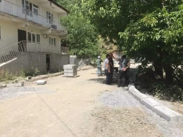 Hakkari Belediyesinden parke taşı döşeme çalışması
