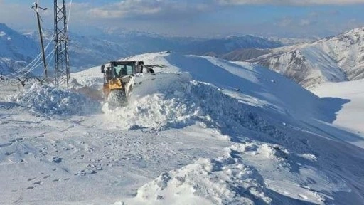 Hakkari'de 3 üs bölgesinin yolu kapandı