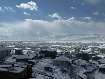 Hakkari’de 73 köy ve 118 mezra yolu ulaşıma kapandı
