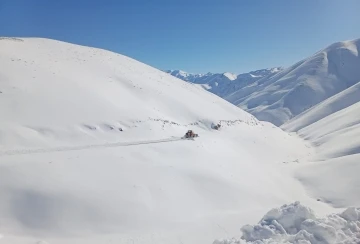 Hakkari’de 74 köy yolu ulaşıma açıldı
