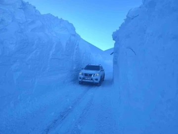 Hakkari’deki üs bölgelerinde 6 metreyi bulan kar tünelleri
