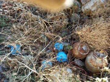 Hakkari kırsalında teröristlere ait malzemeler ele geçirildi
