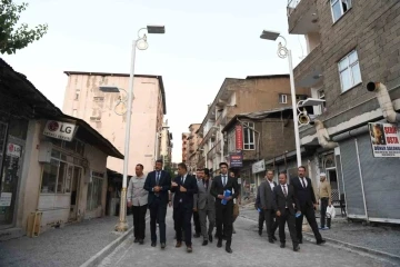 Hakkari Valisi Çelik, sanat sokağı çalışmalarını denetledi
