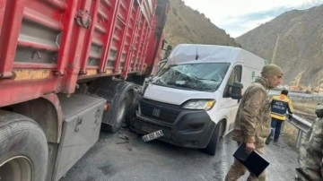 Hakkari-Van karayolunda kaza: 1 kişi yaralandı!