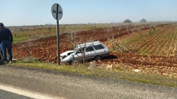 Halfeti’de Otomobil Devrildi: Sürücü Yaralandı