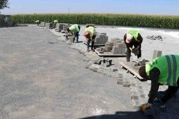 Haliliye’de kilitli beton parke yerleştirme çalışmaları tam not alıyor
