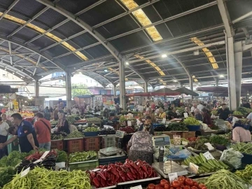 Halk pazarına yoğun ilgi
