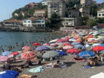 Halk plajına yoğun ilgi
