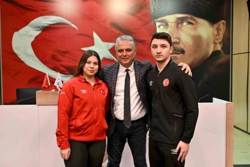 Halter ve karate şampiyonlarına Muratpaşa’dan ödül
