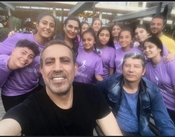 Haluk Levent, tarladan şampiyonluğa uzanan futbolcu kızlarla bir araya geldi
