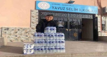 Harçlıkları ile aldığı su ve sütleri deprem bölgesine gönderdi