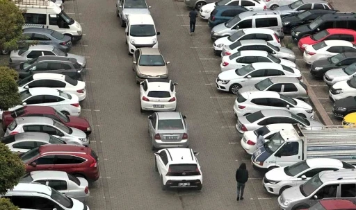 Hastane otoparkında düzensiz park sorunu sürücüleri zorluyor
