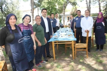 Hastane personelinden geleneksel lokma hayrı
