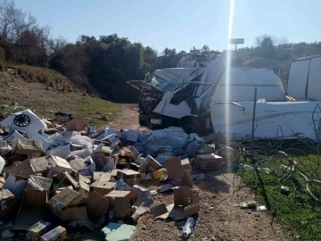 Hatay’a yardıma giden kamyon ve panelvan çarpıştı: 4 yaralı
