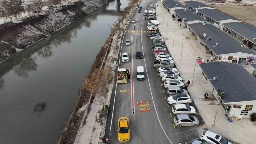 Hatay Büyükşehir Belediyesi, Antakya kent merkezinde asfaltlama çalışmalarını sürdürüyor
