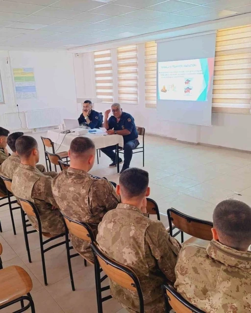 Hatay’da askerlere yangın güvenliği eğitimi verildi
