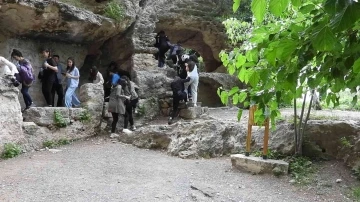 Hatay’da kısa süreli dolu yağışı zor anlar yaşattı
