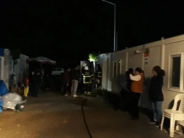 Hatay’da konteynerdeki yangın çevreye yayılmadan söndürüldü
