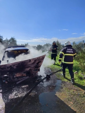 Hatay’da otomobilde yangın çıktı
