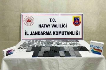 Hatay’da piyasa değeri 1 milyon TL olan kaçak cep telefonları ele geçirildi
