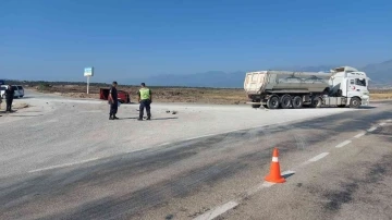 Hatay’da tır ile çırpışan otomobilin sürücüsü yaralandı
