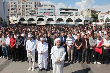 Hayatını kaybeden Filistinliler için Mersin’de gıyabi cenaze namazı kılındı
