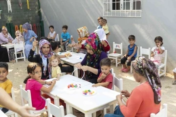 Hem çocuklar hem de anneleri eğitim alıyor
