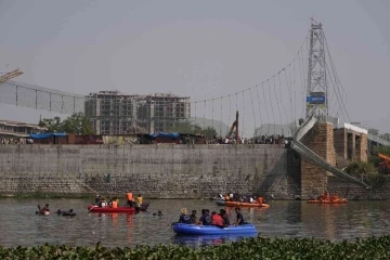 Hindistan’daki köprü faciasında 9 kişi tutuklandı
