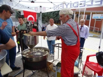 Hisarcık’ta hastane personelinden lokma ikramı
