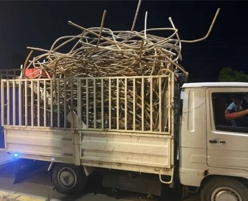 Hızlı tren şantiyesinden 2,5 ton demir çalan şahısları jandarma yakaladı
