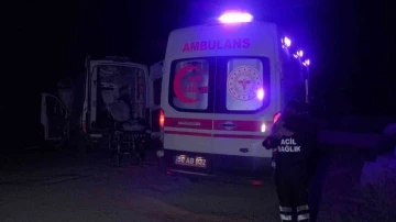 İçerisinde hasta ve sağlık personeli olan ambulansı kaçırdı
