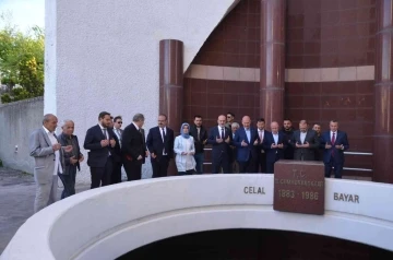 İçişleri Bakanı Soylu, 3. Cumhurbaşkanı Celal Bayar’ın anıt mezarını ziyaret etti
