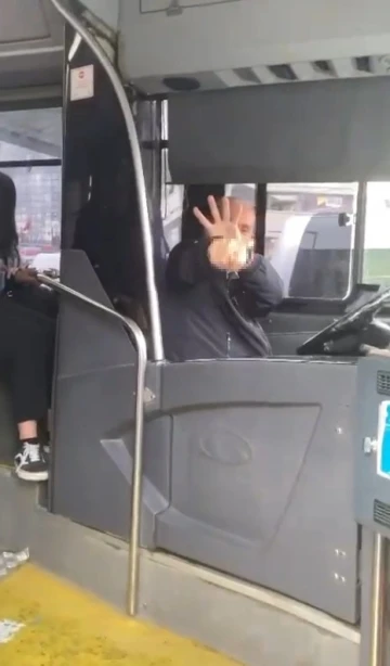İETT şoförü yol soran kadına el hareketi yaptı
