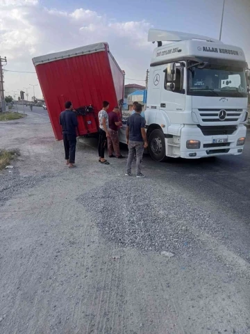 Iğdır’da çekiciden ayrılan dorse korkuttu
