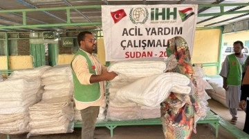 İHH'nın Sudan’a gönderdiği yardımlar dağıtılıyor