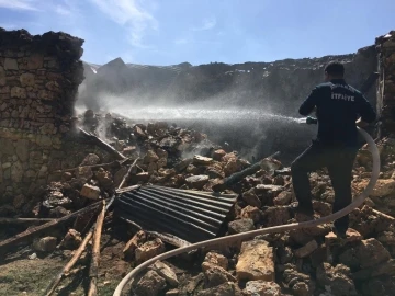 İkamet yangınında ev kullanılamaz hale geldi
