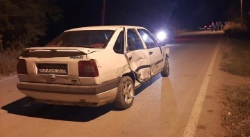 İki motosiklet bir otomobiller çarpıştı, biri ağır 2 kişi yaralandı
