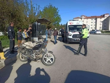 İki motosiklet kafa kafaya çarpıştı: 2 yaralı
