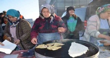 İl il deprem bölgelerini dolaşıp gözleme yapıyorlar