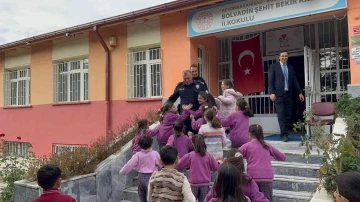 İlçe emniyet müdürü öğrencilere polislik mesleğini anlattı
