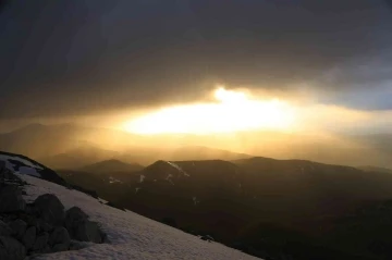 Ilgaz Dağı’nın zirvesinde mest eden gün batımı
