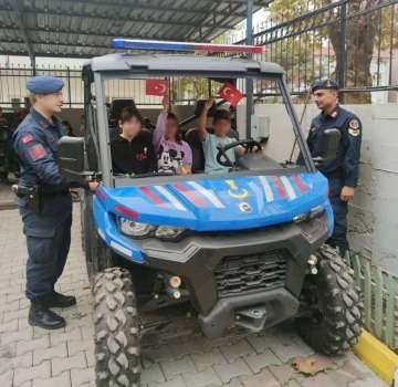 İlkokul öğrencilerine jandarmayı anlattılar
