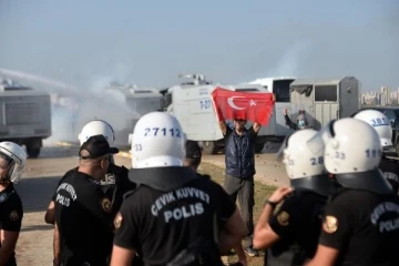 İncirlik Hava Üssü'ne girmeye çalışan protestoculara polis müdahalesi (2)
