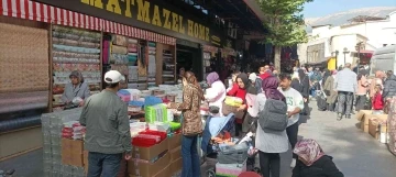 İndirimi duyan koştu, vatandaşlar birbiriyle yarıştı
