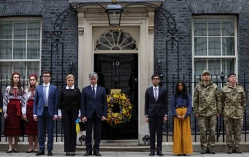 İngiltere Başbakanı Sunak’tan savaşta ölenler için saygı duruşu
