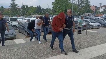 İnşaatlardan 60 bin liralık demir çalan 3 şüpheli yakalandı
