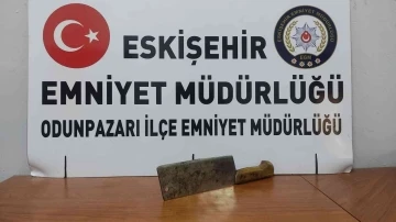 İnsanları tehdit ettiği satır ile yakalandı
